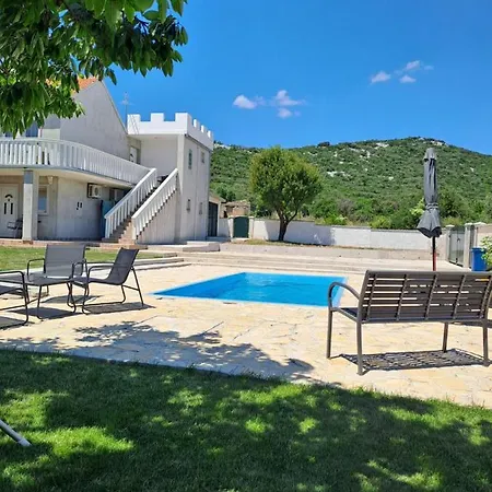 Villa Matanov Dvorac