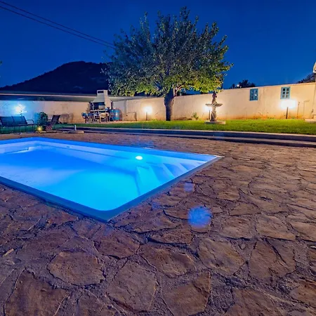 Matanov Dvorac Willa