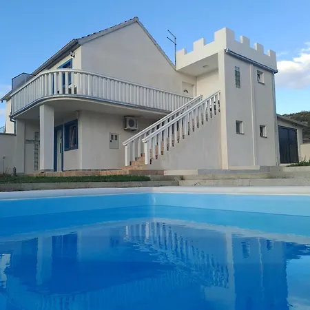 Villa Matanov Dvorac Tisno