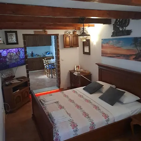 Matanov Dvorac Tisno