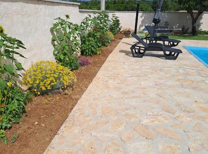 Matanov Dvorac וילה טיסנו