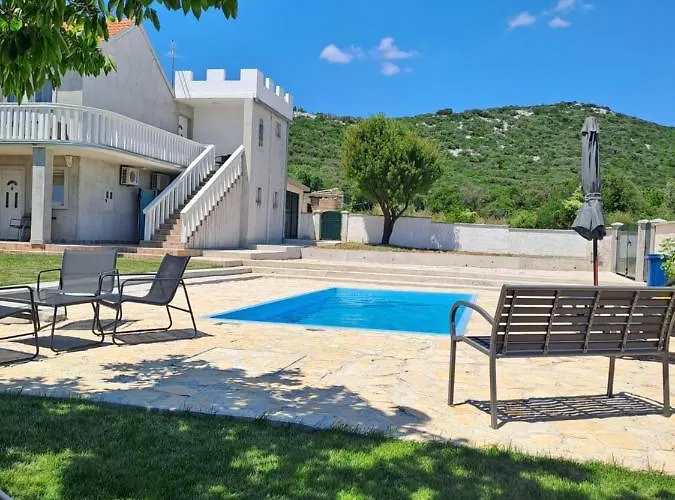 וילה Matanov Dvorac