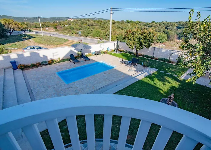 Matanov Dvorac * טיסנו